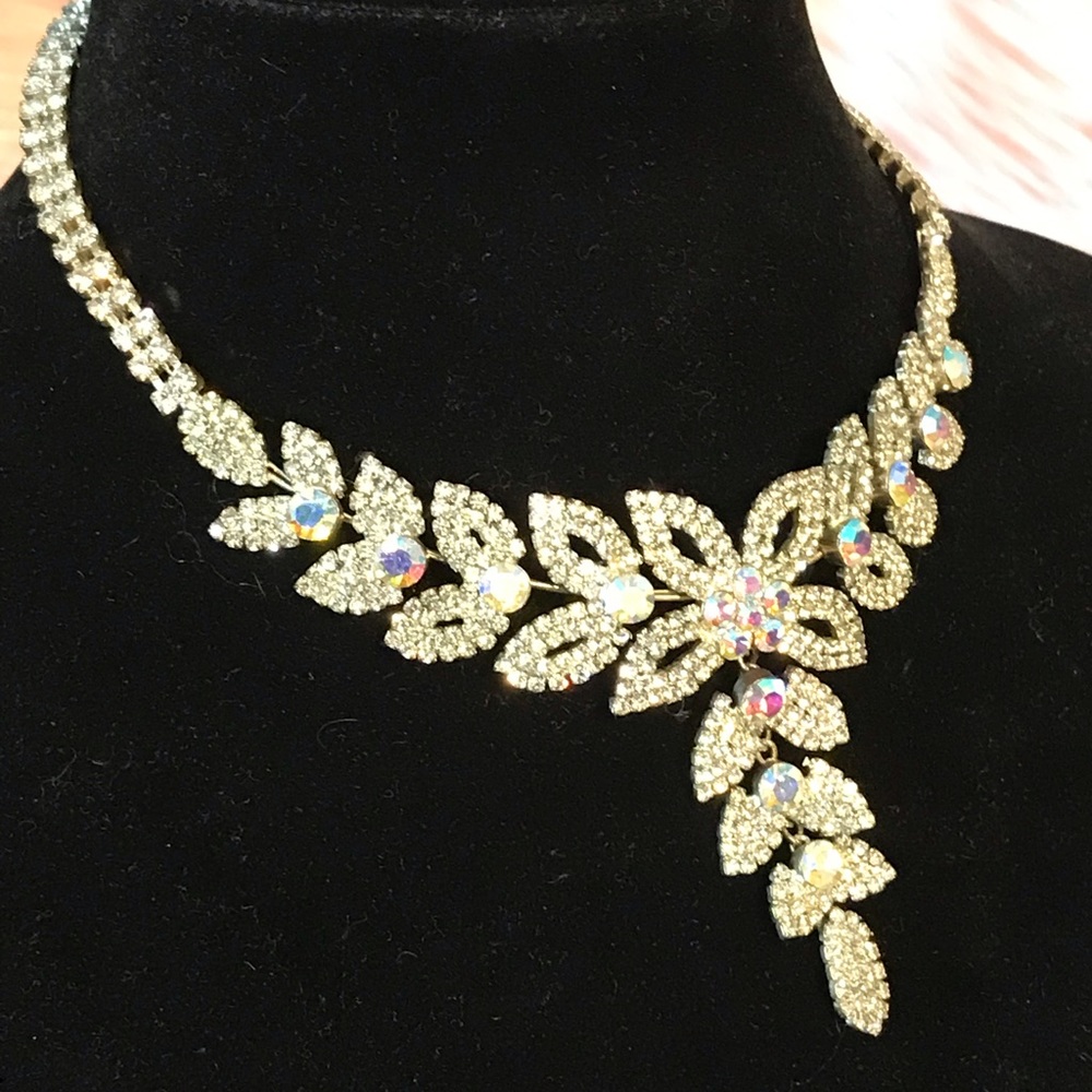 🎉HP🎉Vintage Aurora Borealis Necklace